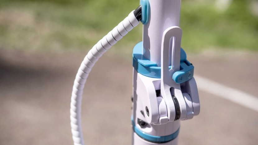 tomoloo l1 - the tomoloo's redundant steering column folding mechanism.