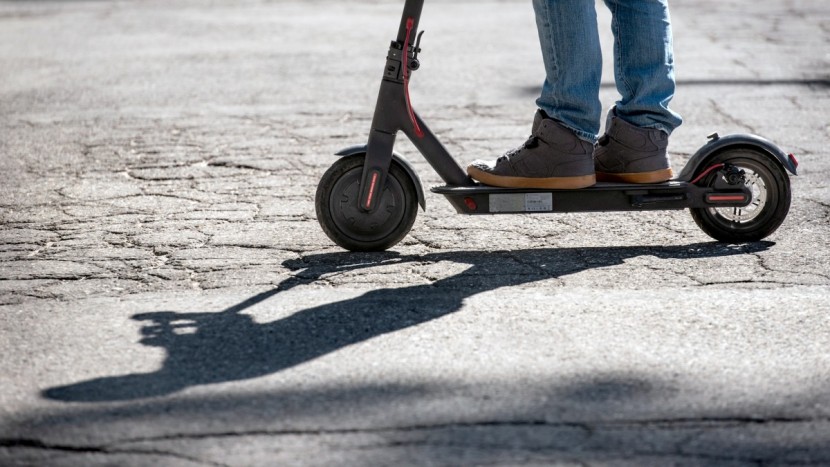 electric scooter - cracks, bumps, dips: how much you feel the impact in the hands and...