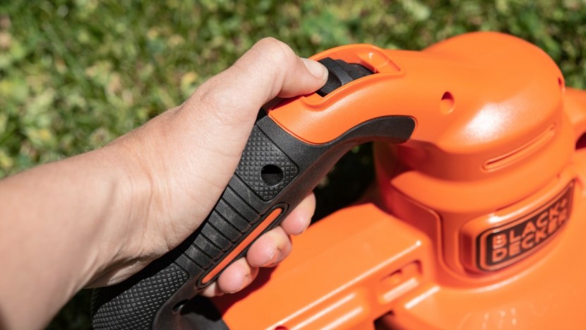 black+decker 40v max sweeper lsw40c - ths b+d only has an on/off switch to operate.