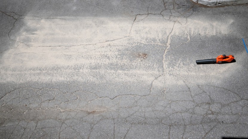 husqvarna 320ib 40v leaf blower - using turbo we could blow the sand an extra couple feet.