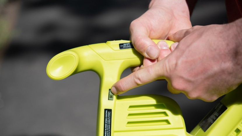 sun joe ionbv - the adjustable speed wheel on the ionbv.