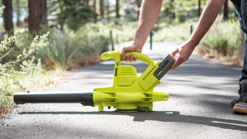 removing the battery on the ionbv.