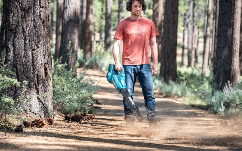 makita 36v lxt brushless blower kit xbu02pt - we made quick work clearing off a local bike path with the makita...