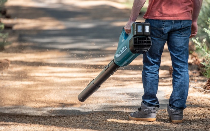 makita 36v lxt brushless blower kit xbu02pt - the adjustable length nozzle on the makita made for the perfect...