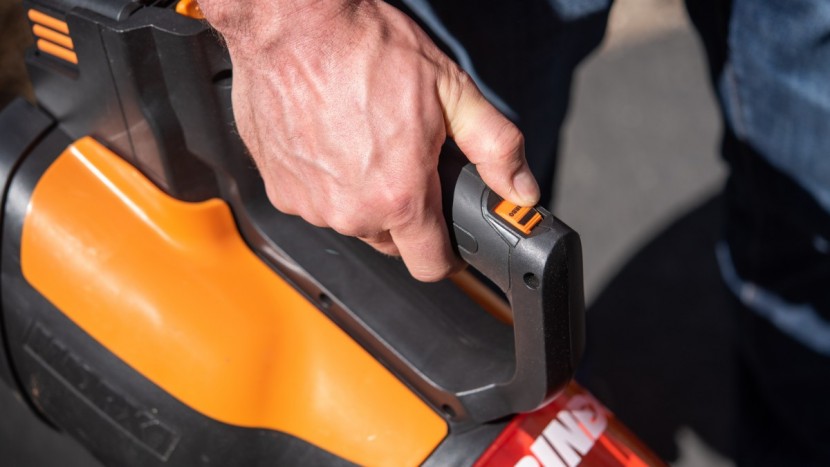 worx turbine 56v wg591 - close up of the variable speed (and cruise control) wheel.