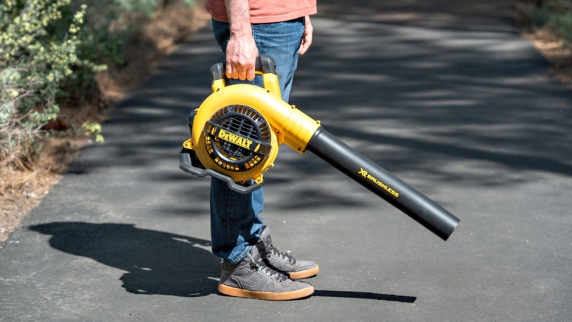 dewalt dcbl790m1 - the dcbl790m1 is one of the heaviest models tested, but well balanced.