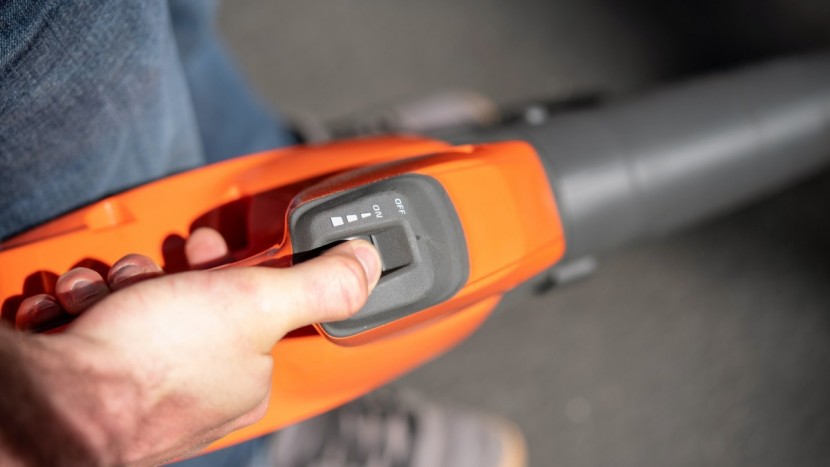 a view of the cruise control options on this model.