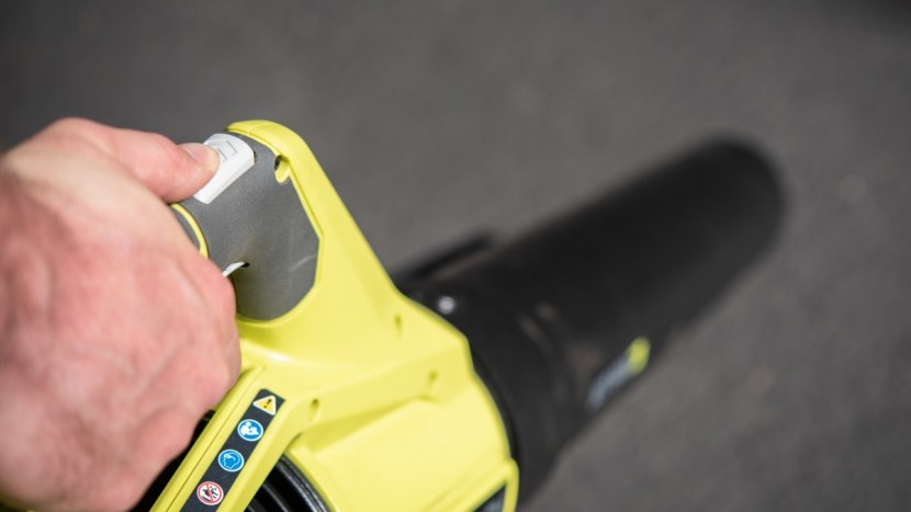 ryobi 40v ry40460 - the turbo button on the ryobi can be a little stiff to press.