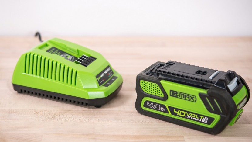 greenworks g-max 40v - the charger and battery pack for the greenworks.