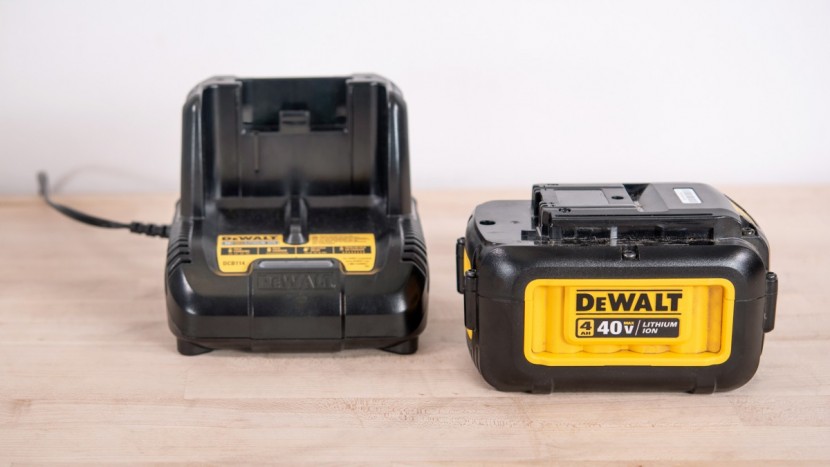 dewalt dcbl790m1 - the charging station and battery for the dcbl790m1.