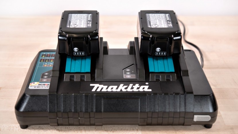 makita 36v lxt brushless blower kit xbu02pt - each battery takes about an hour to charge.