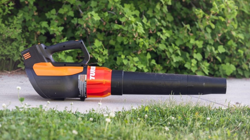 worx turbine 56v wg591 - the slightly bulky worx turbine 56v wg591.