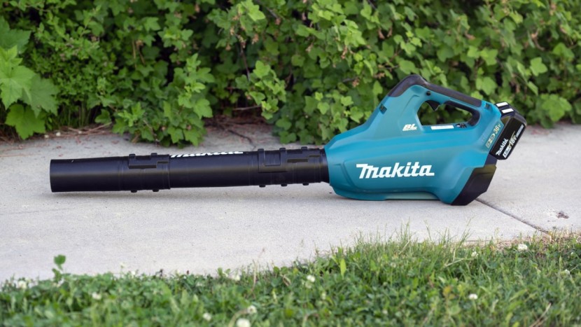 makita 36v lxt brushless blower kit xbu02pt - the 36-volt, variable speed makita xbu02pt1 leaf blower.