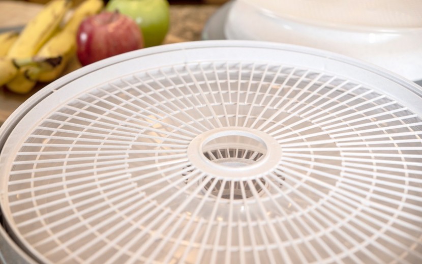 nesco snackmaster pro - complex trays like this provide ample places for food to get stuck...