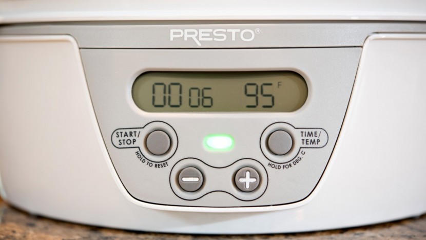Presto 06300 Electric Food Dehydrator - 8 Trays, 600W, White, Round, Expandable With Temperature Control