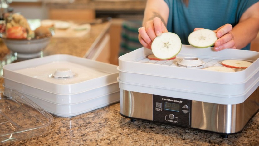 hamilton beach 32100a - rounded corners make clean-up a breeze. flexible trays make food...