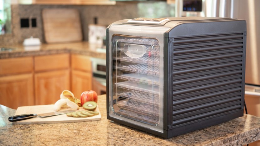 gourmia gfd1950 - the transparent front of the machine makes it easy to monitor the...