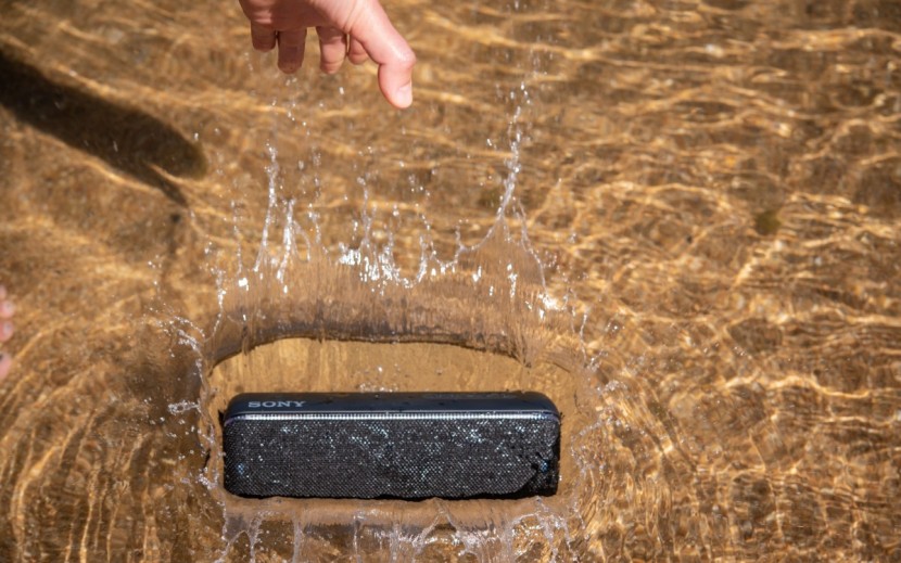 sony srs-xb32 - the srs-xb32 is ip67 waterproof.