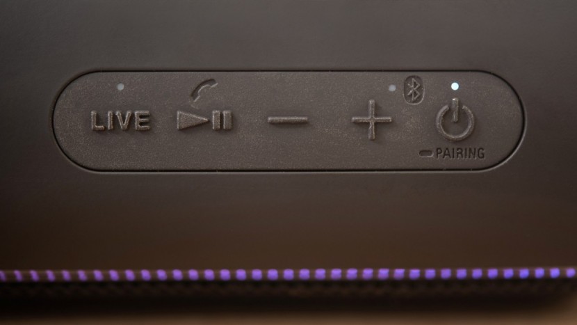 sony srs-xb32 - the controls are fairly straightforward.