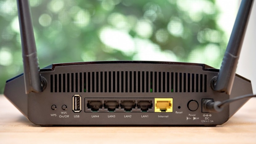 netgear ac1200 (r6230) - this router has the typical 4 lan ports but only a single usb 2.0...