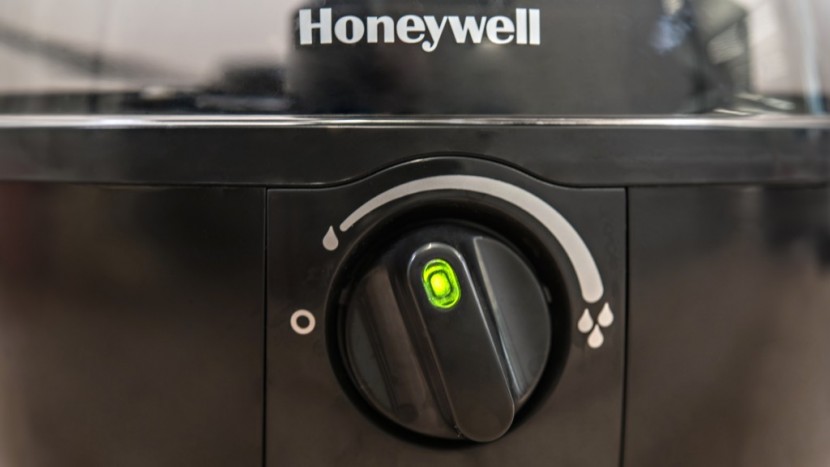 honeywell hul520b - the hul520b's simple, single knob controls.