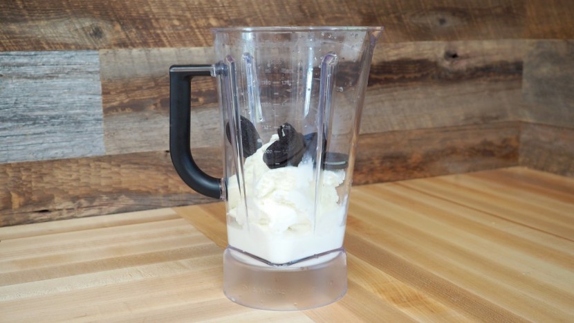 kitchenaid diamond 5-speed - ready for its oreo shake debut.