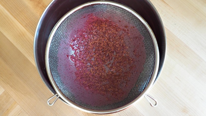 nutri ninja duo blender - most of the seeds from the berries are still intact.