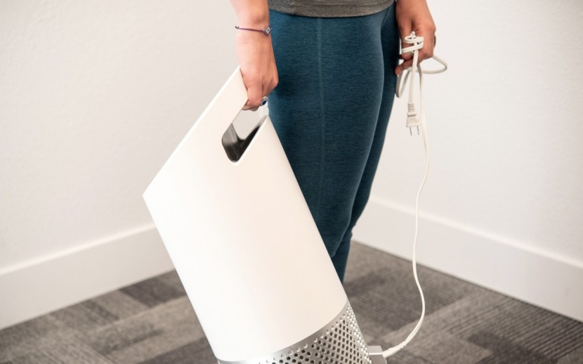 trusens z-2000 - the unit is very light and has a large carrying handle.