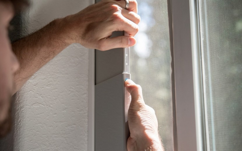 the tool-free installation of the window insert makes it very easy...