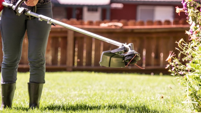 snapper xd 82v - the guard on the snapper xd didn&#039;t do the best job at blocking...