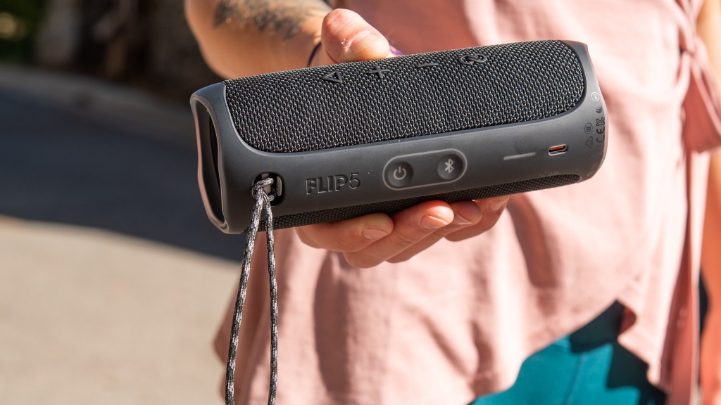 JBL Flip 5 Review: A Rich-Sounding Speaker with a Hefty Price