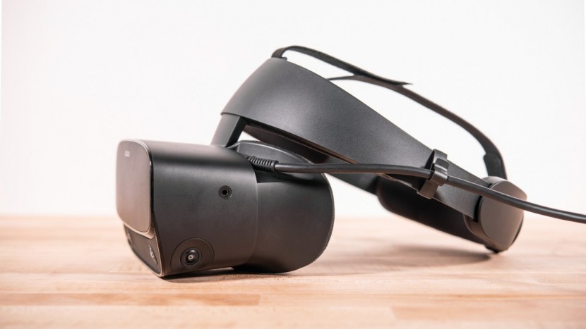 oculus rift s - the strap does an alright job of distributing weight around your...