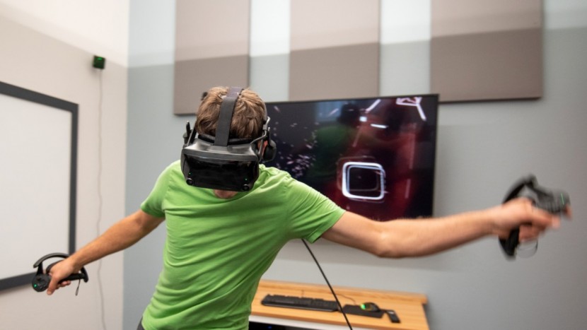 vr headset - you can set up quite an expansive play area with the index