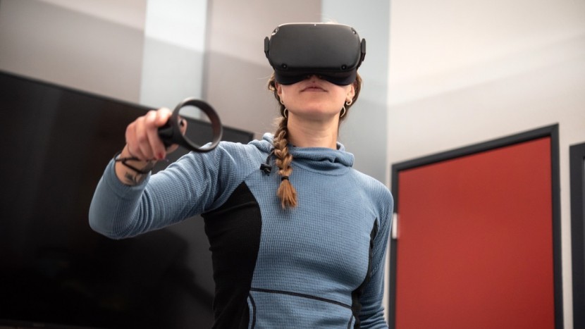 oculus quest - the quest is quite accurate at tracking the motion of the hand...