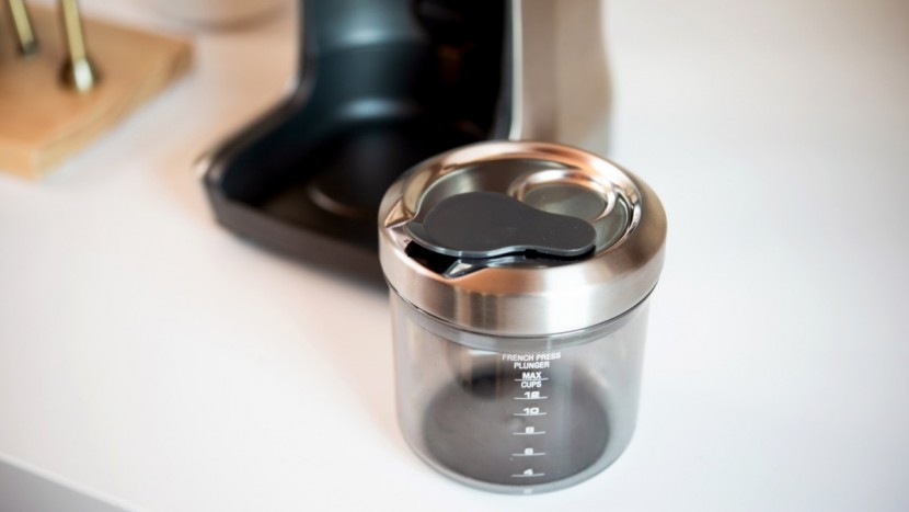 breville the smart grinder pro - the opening on the grind cup is a bit too small, leading to spilled...