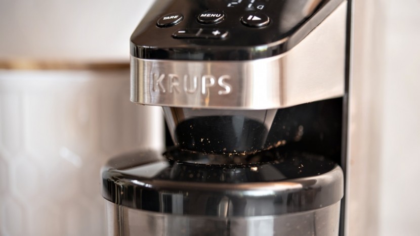 krups gx420851 - all of the grinds generally make their way into the grind cup, with...
