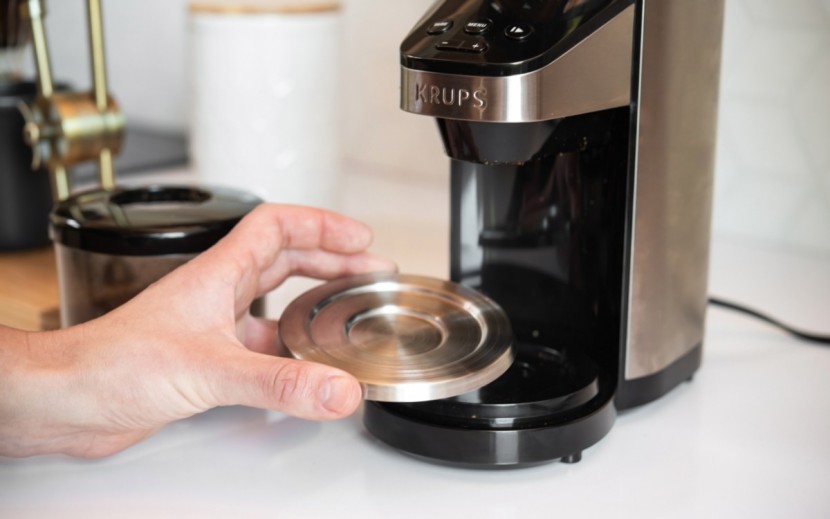 krups gx420851 - the base removes for easy cleaning.