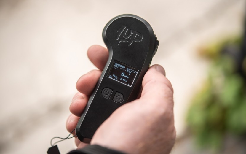 ride1up bamboo classic - the remote for the ride1up is ergonomic and comfortable to hold.