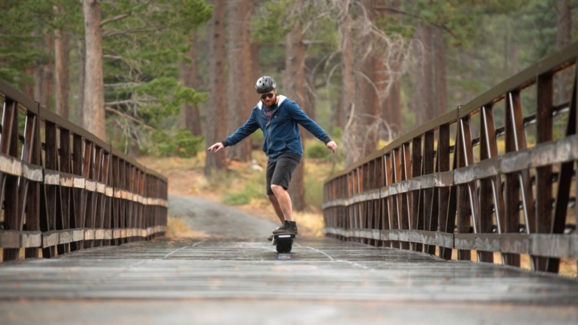 onewheel pint - the onewheel is very responsive to commands and stops quickly.