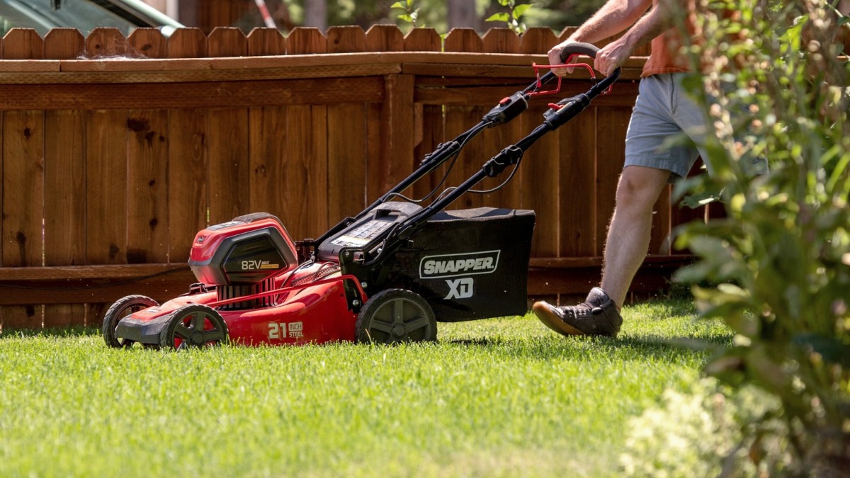 Best Cordless Lawn Mower Review (The Snapper will bag or mulch, whatever your lawn requires)