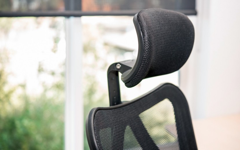 duramont ergonomic adjustable office chair - the fit on this chair seems geared towards larger individuals.