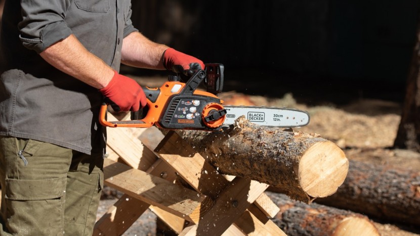 black+decker 40v max - the black+decker takes a long time to make a cut, but it eventually...