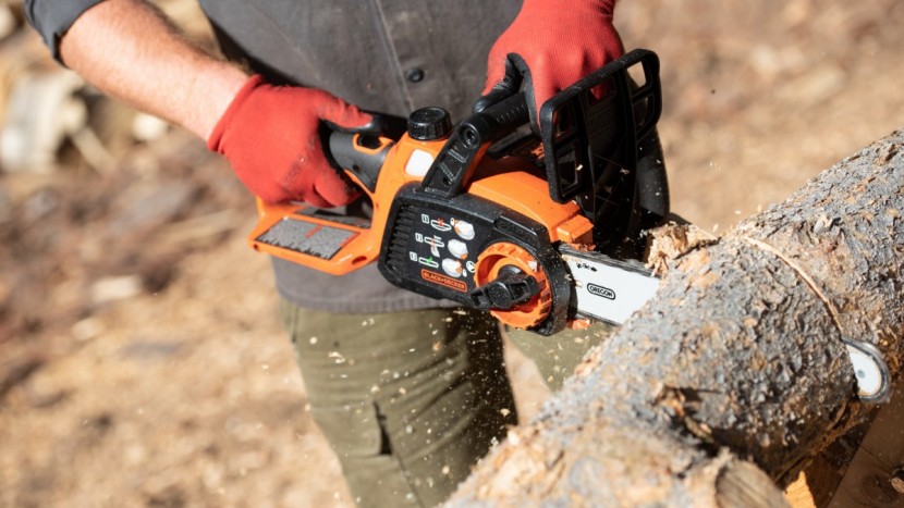 Battery chainsaw comparison hotsell
