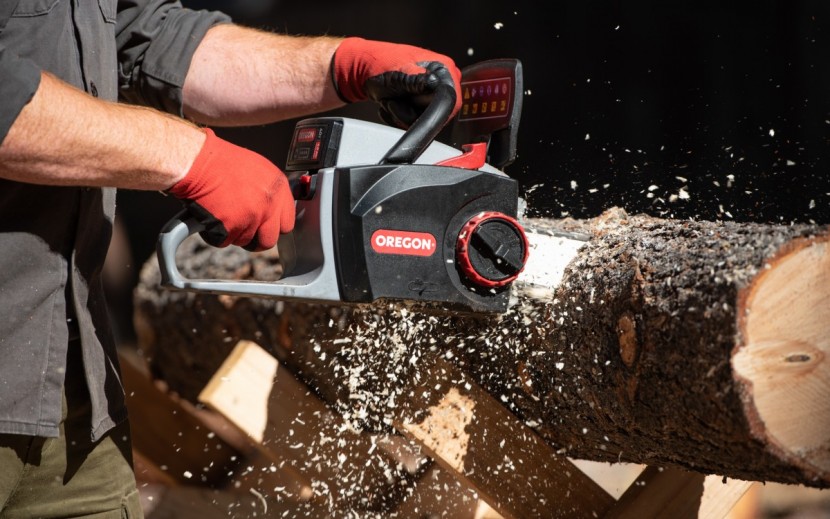 oregon cordless cs300 - the cs300 takes a while to make cuts and sometimes stalls.