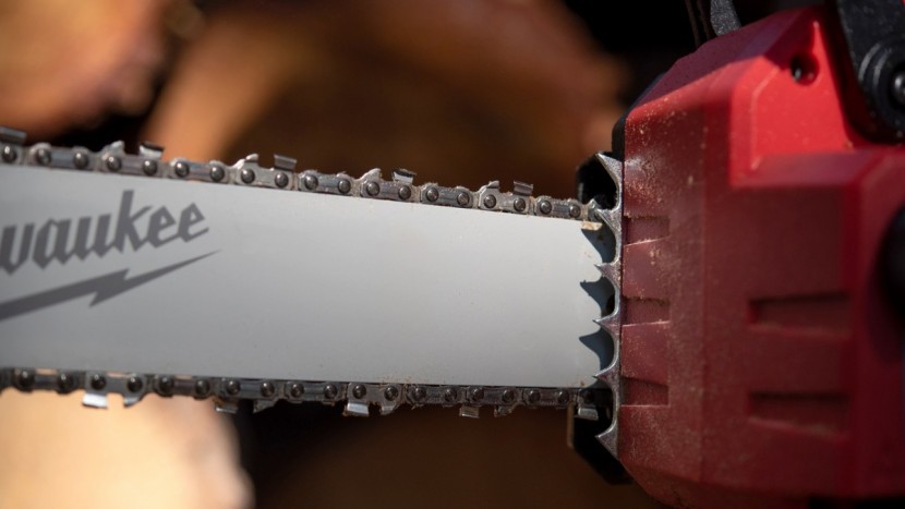 battery chainsaw - the metal bucking spikes on the milwaukee m18 fuel are great for...