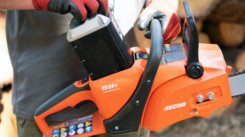 echo ccs-58v4ah - the loop on the top of the echo model battery makes removing it with...