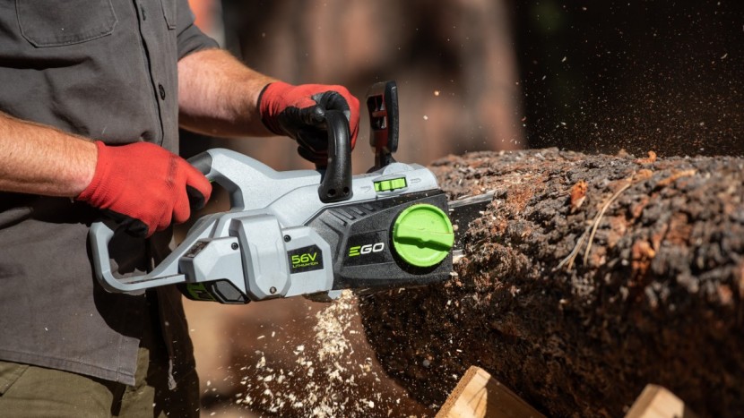 ego power+ cs1400 - the ego power+ cuts well, but you have to wait a couple of seconds...