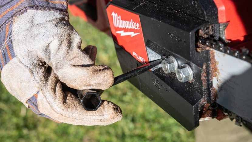 chainsaw - the onboard &quot;scrench&quot; that the m18 uses allows for a great deal of...
