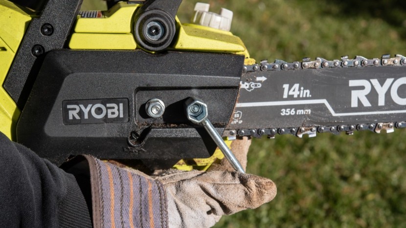 ryobi 40v ry40530 - the &quot;scrench&quot; that is included with the ryobi is unusually small.