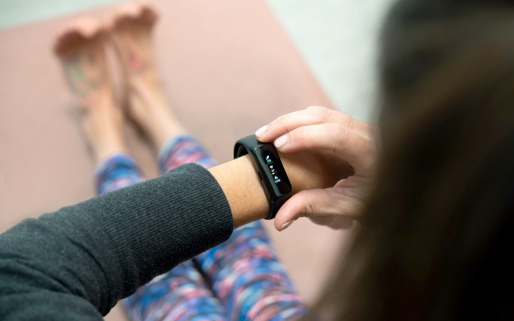 samsung galaxy fit - the galaxy fit is a low-profile minimalistic tracker.